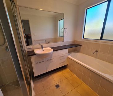 NO FURTHER INSPECTIONS- MODERN AIR CONDITIONED HOME WITH SOLAR - Photo 6