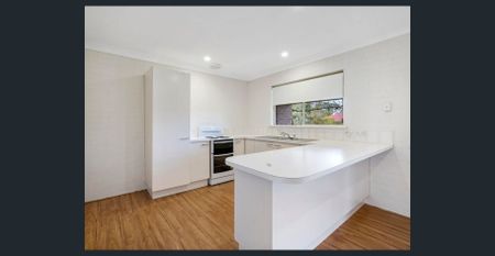 Charming Villa for Rent in Prime Berry Location - Photo 2