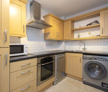Byron Court, E11 - Photo 5