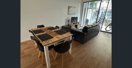 PRIVATE ROOM WITH AIR CON - PERFECT FOR STUDENTS CLOSE TO QUT! - Photo 4