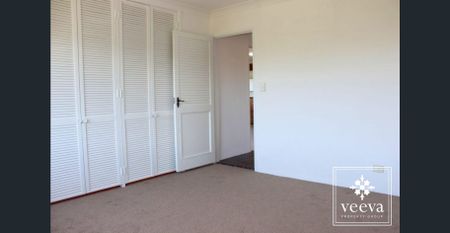 Bright and Spacious Apartment with views - Photo 3