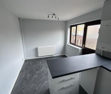3 bed Terraced - To Let - Photo 6