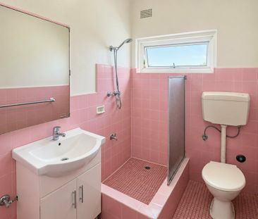 SPOTLESS & AIRY GROUND FLOOR TWO BEDROOM APARTMENT - Photo 5
