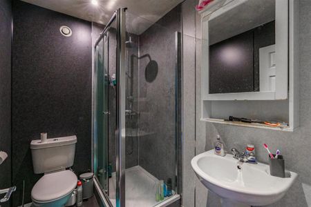 3 bedroom apartment to rent - Photo 5