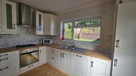 2 bedroom detached bungalow to rent - Photo 4