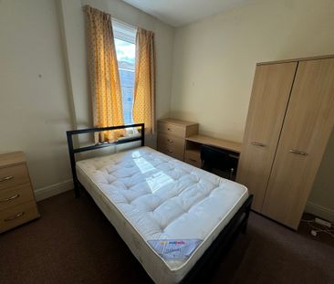 Queen Victoria Street, South Bank - P1076 - Photo 5