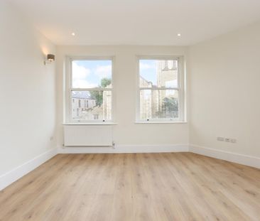 2 bedroom flat to rent - Photo 2