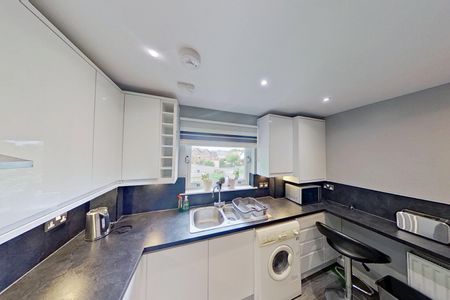 3 bedroom apartment to rent - Photo 2