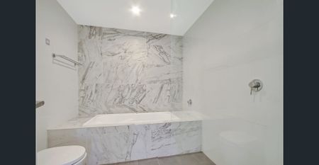 Spacious Three-Bedroom Apartment - Photo 3