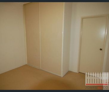 Easy Living in the Heart of Guildford - Photo 3