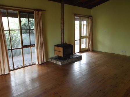 Lovely 3 bedroom home in quiet court location - COROWA - Photo 4