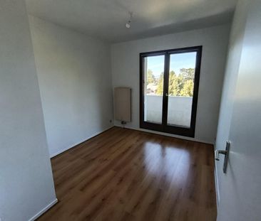 Location Appartement 3 pièces 62m² LA MOTTE SERVOLEX 73290 - Photo 2