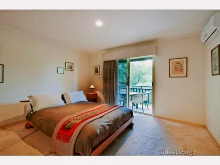 3 Bed, 1 Bath - Photo 2