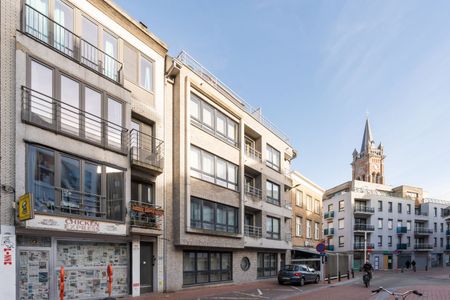 Duplexappartement met zonnig terras in het bruisend centrum van Blankenberge. Dichtbij het Casino en het commercieel centrum. - Photo 5