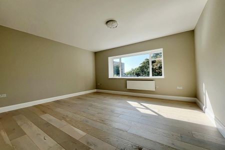 3 bedroom flat to rent - Photo 2