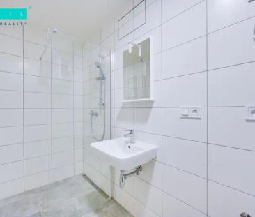 Pronájem krásného a kompletně zrekonstruovaného bytu na ulici Ressl... - Photo 6