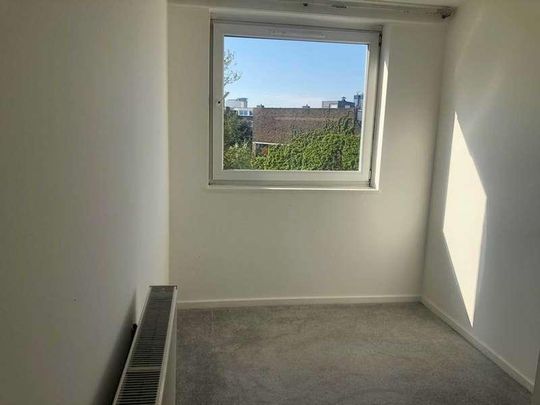 Otho Court, Brentford Dock, TW8 - Photo 1