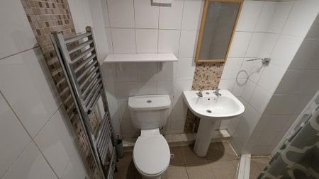 2 bedroom ground floor flat to rent - Photo 3