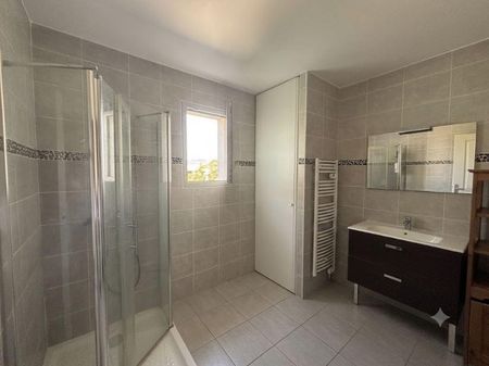 Location Appartement 3 pièces 76m² BOURG LES VALENCE 26500 - Photo 4