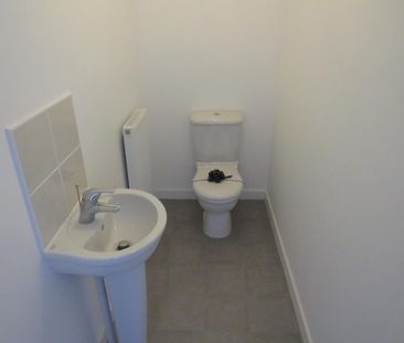 1 bedroom in a house share to rent - Photo 5