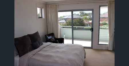 Light filled Townhouse! - Photo 2