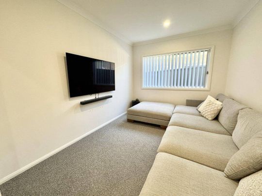 Spacious 3-Bedroom Modern Unit - Riverside Estate, Old Bar - Photo 1
