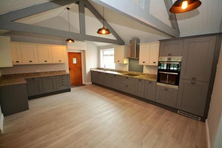 4 bedroom detached house to rent - Photo 4