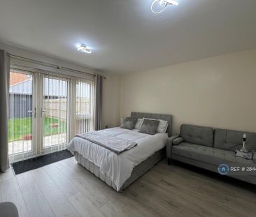 1 bedroom in a house share to rent - Photo 3