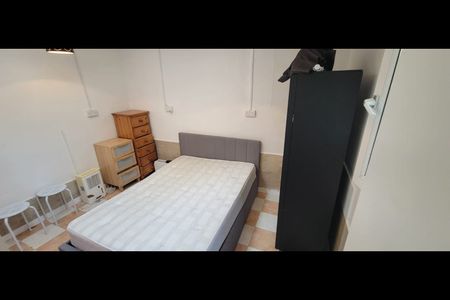 Studio Flat, High Street Harlesden, NW10 - Photo 2