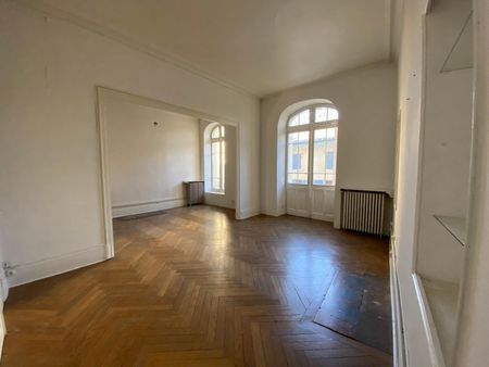 Location Appartement 4 pièces 121m² VALENCE 26000 - Photo 3