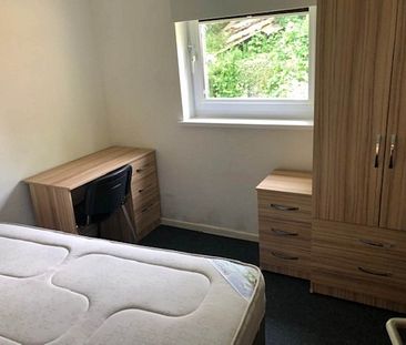 6 Bed - St Helens Avenue, , - Photo 4