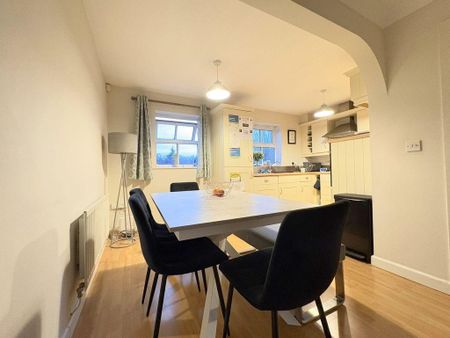 4 bedroom terraced house to rent - Photo 5