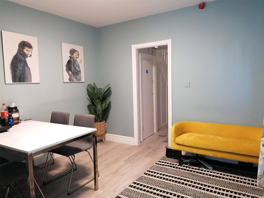 6 bedroom terraced house to rent - Photo 1