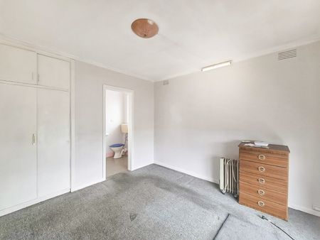 Convenient location - Photo 5