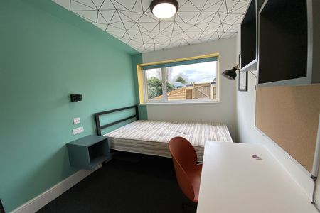 Queens Road, NG9 2BD - Photo 5