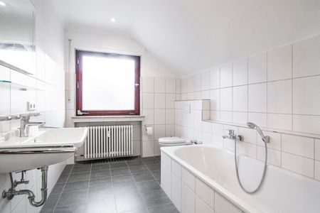 Schicke Dachgeschosswohnung mit Gartennutzung und EBK in toller Hanglage von Bielefeld Stieghorst - Photo 2