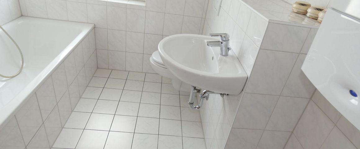 Schöne und gut geschnittene 2,5-Zimmer-Wohnung mit großem Balkon! - Photo 1