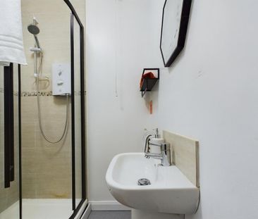 1 bedroom in a house share to rent - Photo 4