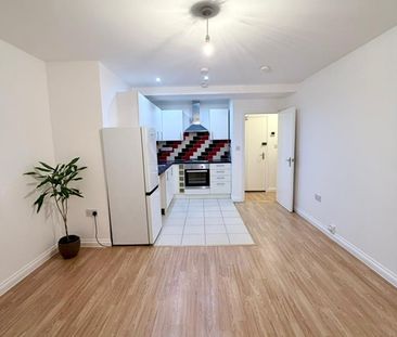 1 Bed Flat, Station Parade, IG11 - Photo 3