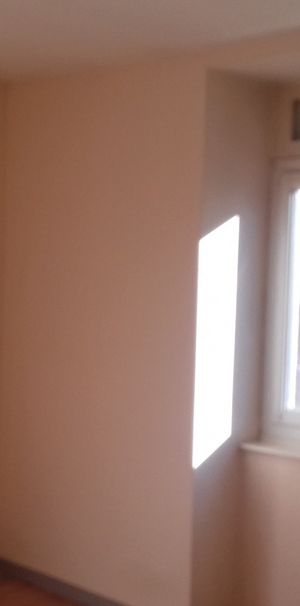 Appartement comprenant une cuisine ouverte sur le séjour. Une grande chambre. - Photo 2