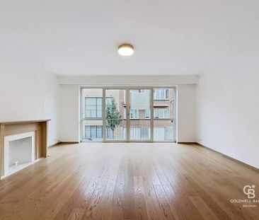 Appartement te huur in Ukkel voor € 2.300 met 3 slaapkamers - Photo 1