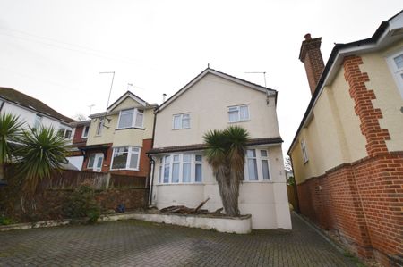 Crest Road, Parkstone, Poole, Dorset, BH12 3DR - Photo 3