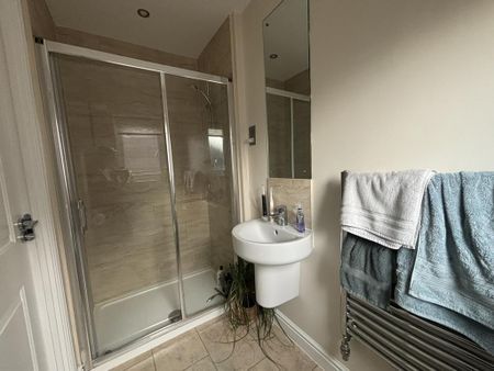 4 bedroom detached house to rent - Photo 5