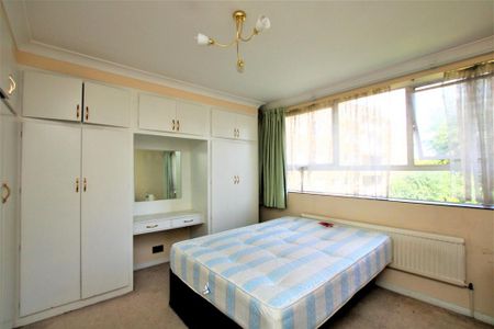 3 bedroom flat to rent - Photo 2