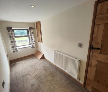 2 bedroom end of terrace house to rent - Photo 3