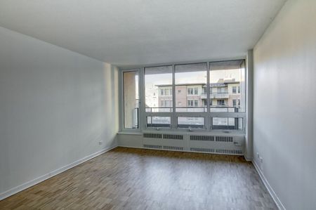 1975 Maisonneuve Blvd West, Montréal, QC - Photo 4