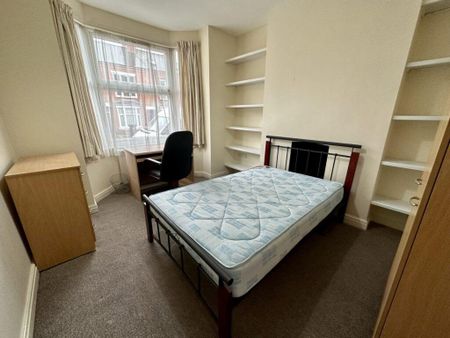 5 bedroom terraced house to rent - Photo 4