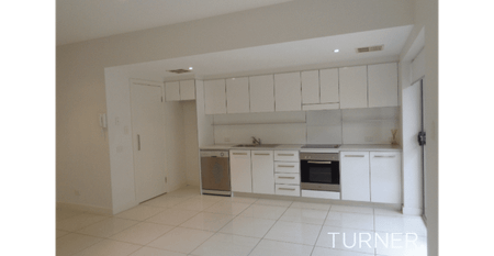 Spacious & Modern Low Maintenance Townhouse. - Photo 3