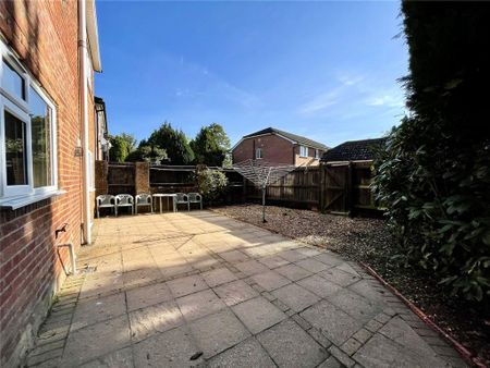 4 bedroom detached house to rent - Photo 4