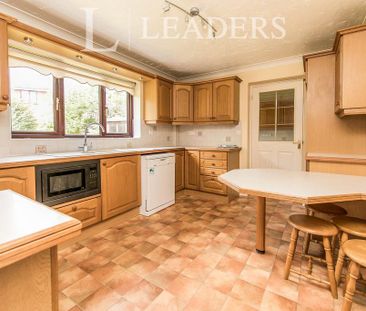 4 bedroom detached house to rent - Photo 6